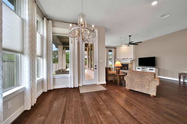 305 Mallory Court, Montgomery, TX 77316