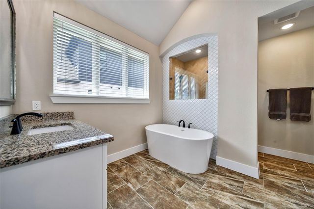 305 Mallory Court, Montgomery, TX 77316