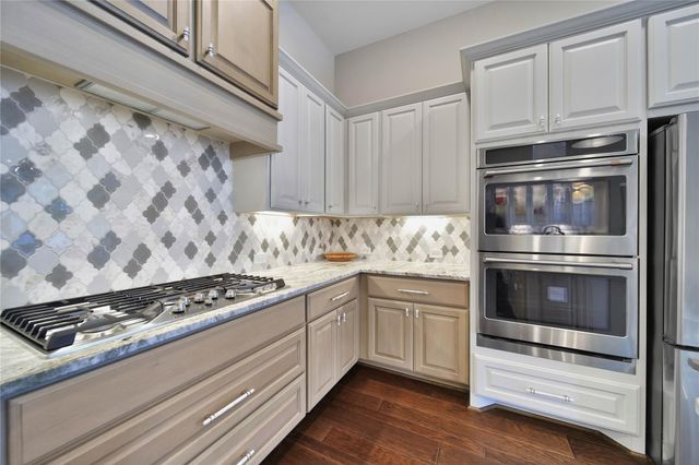 305 Mallory Court, Montgomery, TX 77316