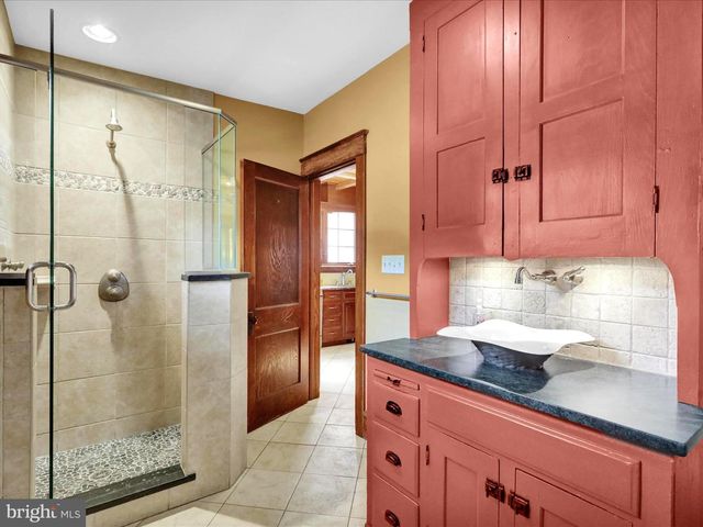 109 W BROAD ST, New Holland, PA 17557