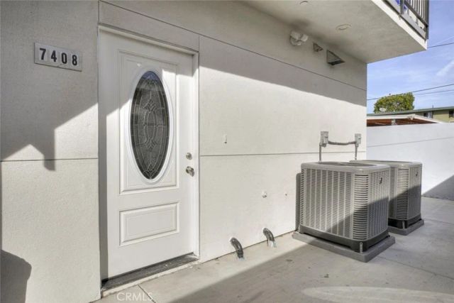 7408 Radford Ave, North Hollywood, CA 91605