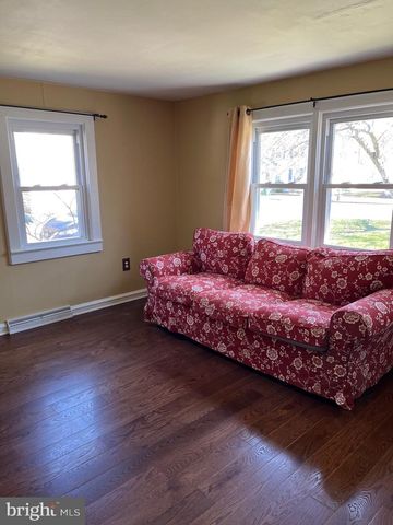 1079 KINGS HWY, Pilesgrove, NJ 08098