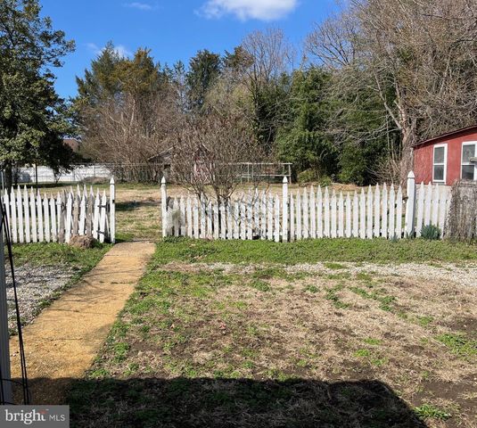1079 KINGS HWY, Pilesgrove, NJ 08098