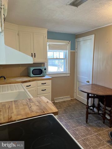 1079 KINGS HWY, Pilesgrove, NJ 08098