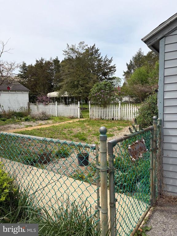 Image 11 of property listing at 1079 KINGS HWY, Pilesgrove, NJ 08098