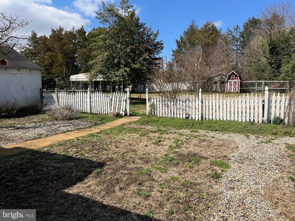 Image 13 of property listing at 1079 KINGS HWY, Pilesgrove, NJ 08098