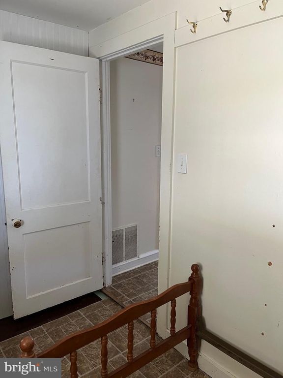 Image 8 of property listing at 1079 KINGS HWY, Pilesgrove, NJ 08098