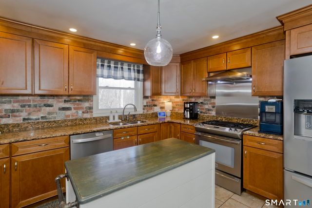 25A Queen Street, Enfield, CT 06082