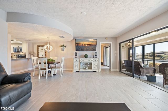 3736 SE 12th AVE 102, Cape Coral, FL 33904