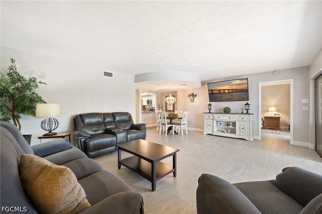 3736 SE 12th AVE 102, Cape Coral, FL 33904