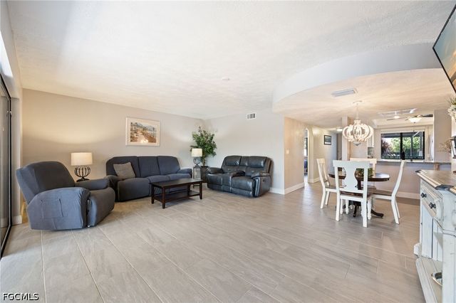 3736 SE 12th AVE 102, Cape Coral, FL 33904