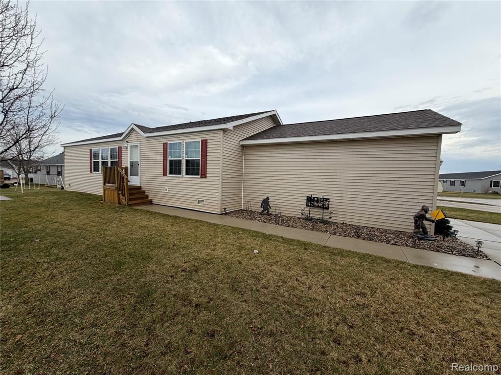 241 Waterway Court, Lapeer, MI 48446