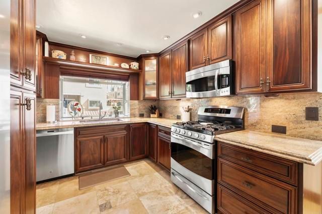 7758 Caminito Monarca 101, Carlsbad, CA 92009