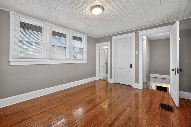 1420 S 33rd Street, Kansas City, KS 66106