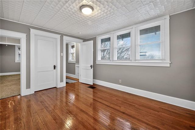 1420 S 33rd Street, Kansas City, KS 66106