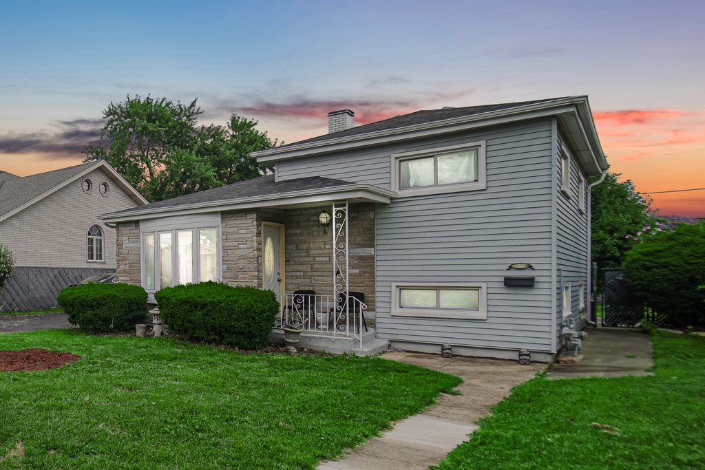 7821 S MELVINA Avenue, Burbank, IL 60459