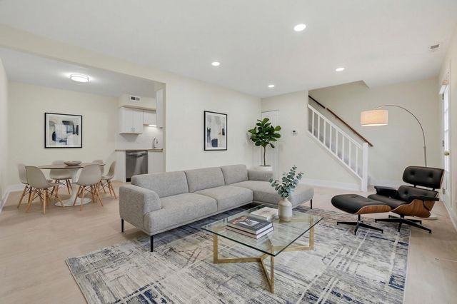 763 Wellington Avenue 763, Elk Grove Village, IL 60007