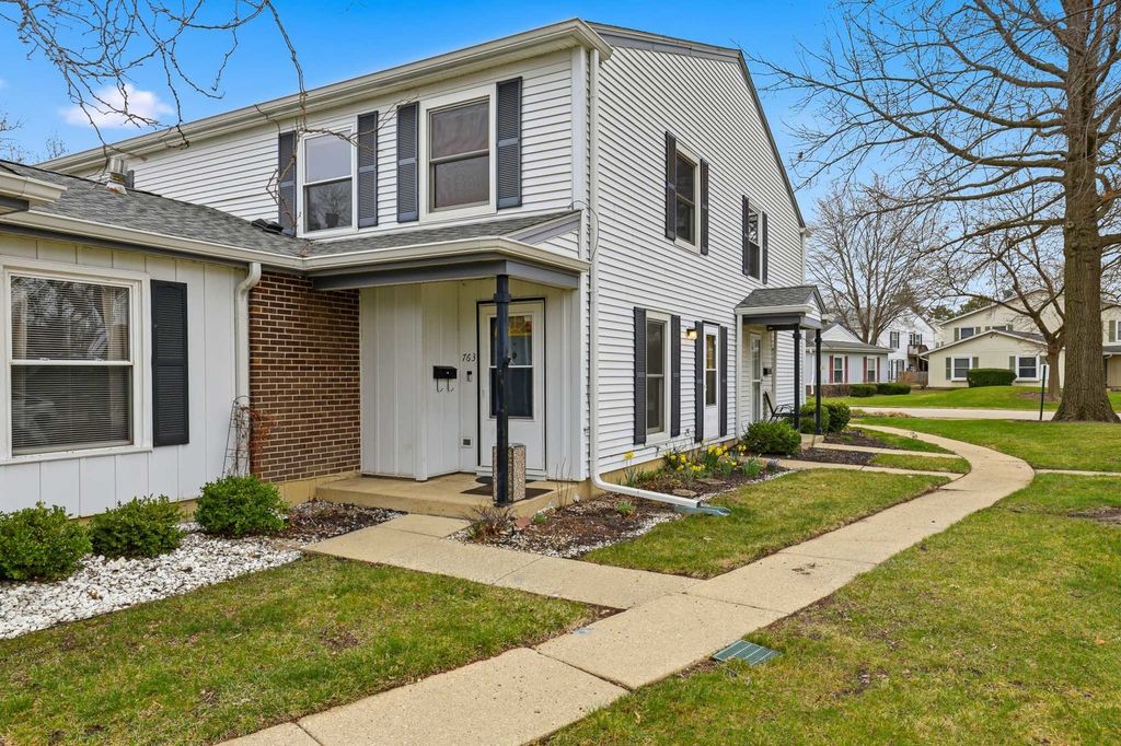 763 Wellington Avenue 763, Elk Grove Village, IL 60007