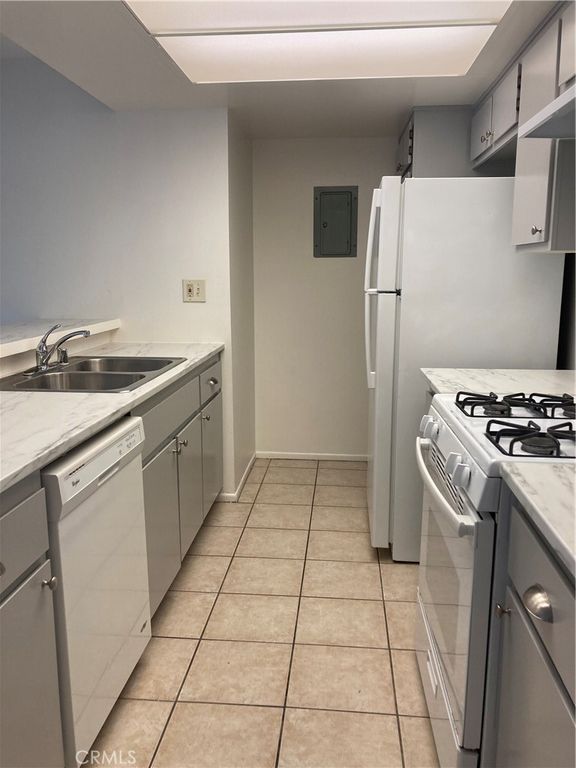 8505 Columbus Avenue 111, North Hills, CA 91343