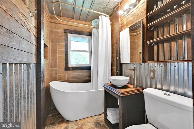 107 MOONSHINE RD, Jonestown, PA 17038