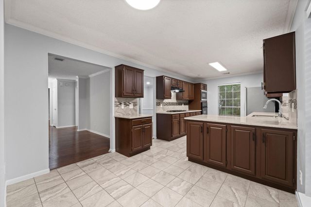 22 Windledge Place, The Woodlands, TX 77381