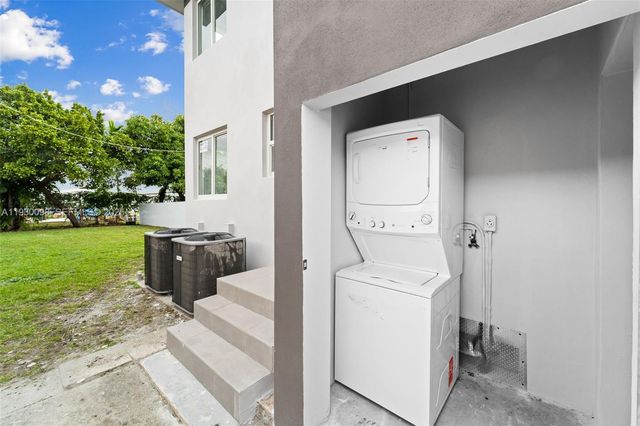 2361 NW 15th St 2361, Miami, FL 33125