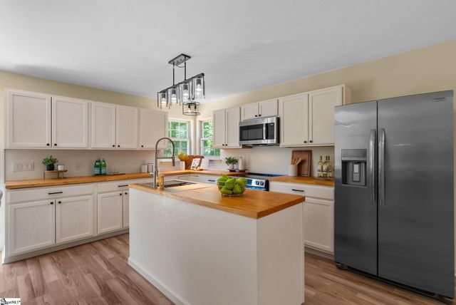 7 Stadium Drive, Greenville, SC 29609