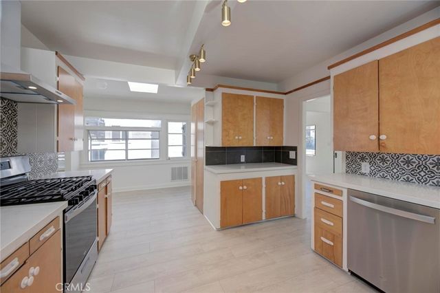 931 Manhattan Avenue, Hermosa Beach, CA 90254