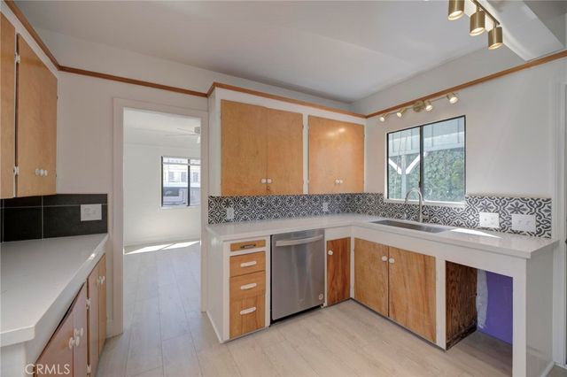 931 Manhattan Avenue, Hermosa Beach, CA 90254