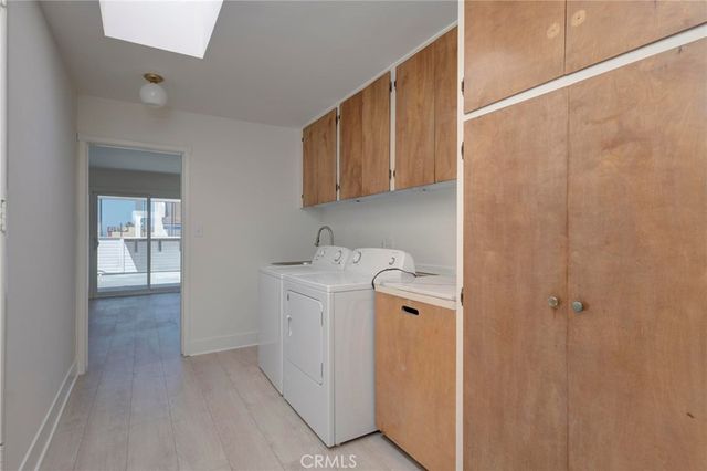 931 Manhattan Avenue, Hermosa Beach, CA 90254