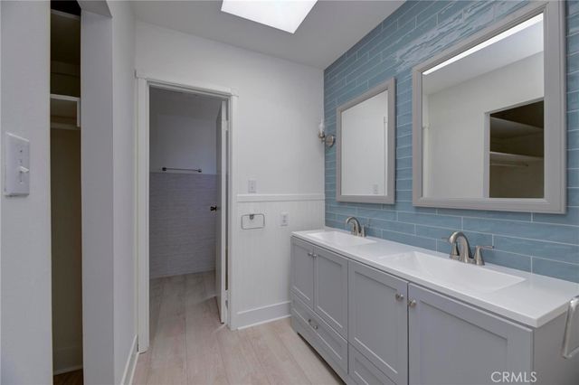 931 Manhattan Avenue, Hermosa Beach, CA 90254