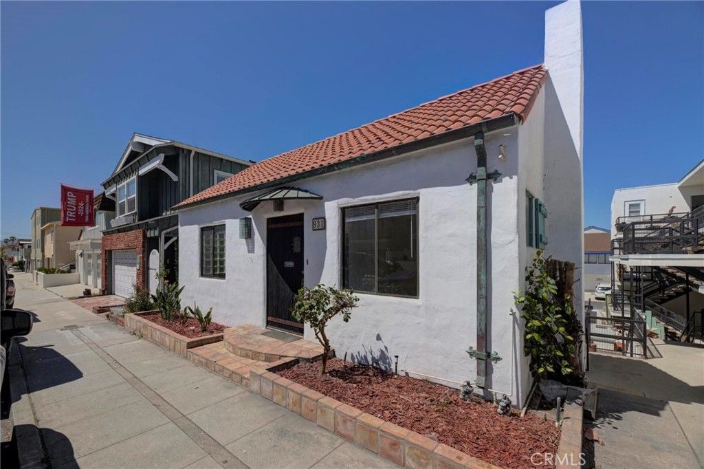 931 Manhattan Avenue, Hermosa Beach, CA 90254