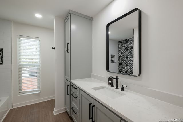 2718 Old Field Dr Apt 803, San Antonio, TX 78247
