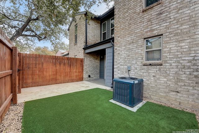 2718 Old Field Dr Apt 803, San Antonio, TX 78247