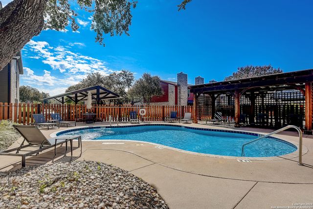 2718 Old Field Dr Apt 803, San Antonio, TX 78247