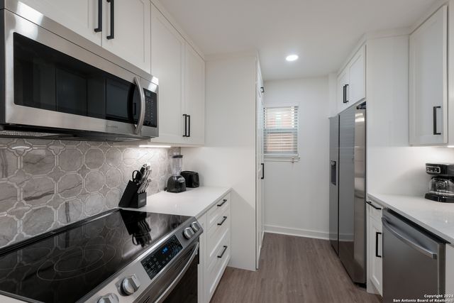 2718 Old Field Dr Apt 803, San Antonio, TX 78247