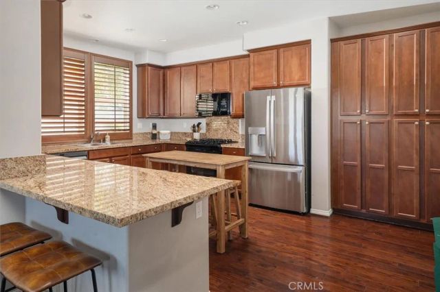 28600 Pietro Drive, Valencia, CA 91354