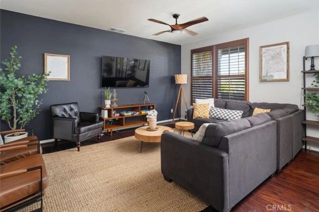 28600 Pietro Drive, Valencia, CA 91354