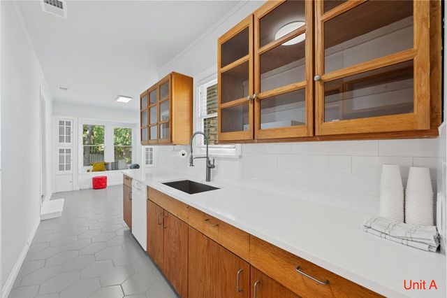 2301 W 10th ST, Austin, TX 78703