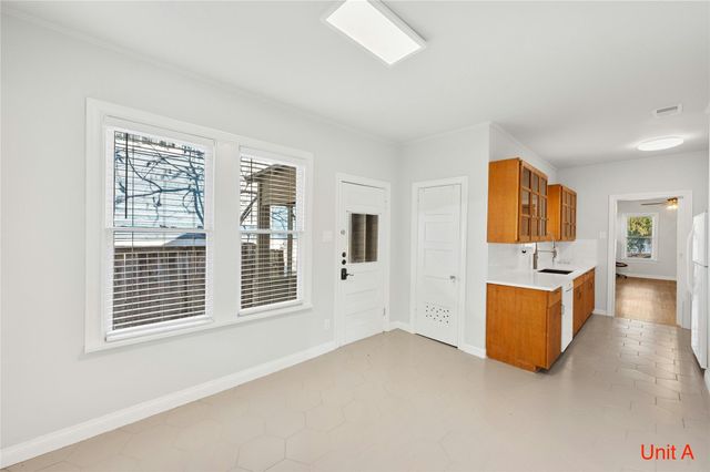 2301 W 10th ST, Austin, TX 78703