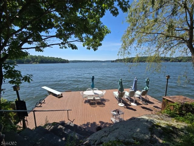 55 Raccoon Island Rd, Jefferson Twp., NJ 07849