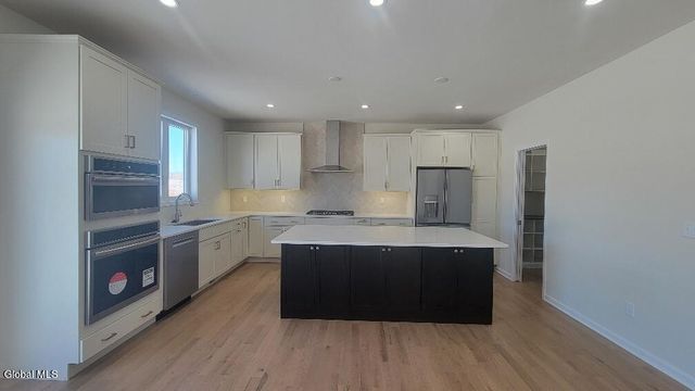 7 Jack Drive, Halfmoon, NY 12118