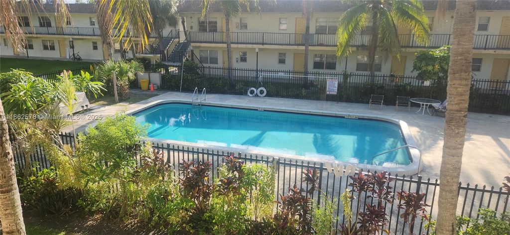4160 NW 21st St 210-F, Lauderhill, FL 33313