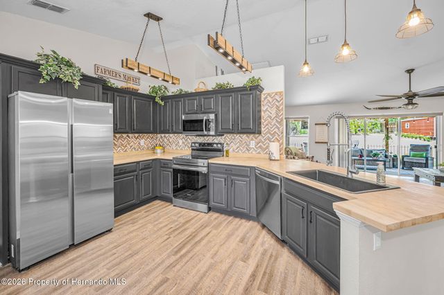 12123 Fulmar Road, Weeki Wachee, FL 34614