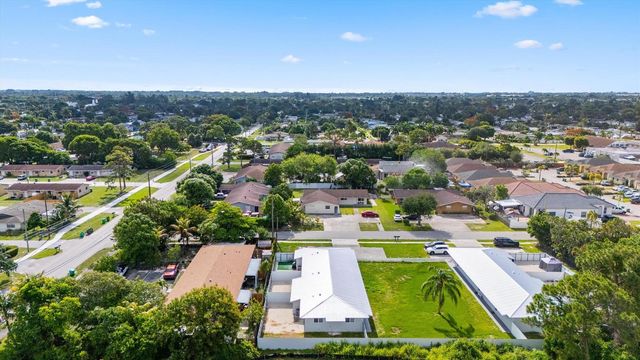 2785 Reo Lane 1, Palm Springs, FL 33461