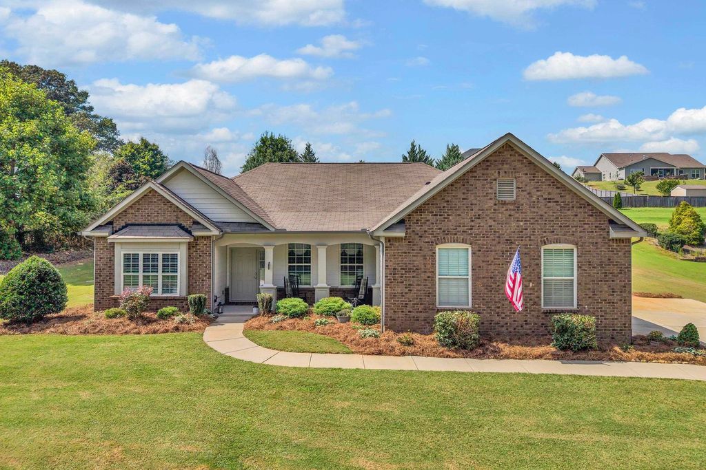 63 Scotts Bluff Drive, Simpsonville, SC 29681