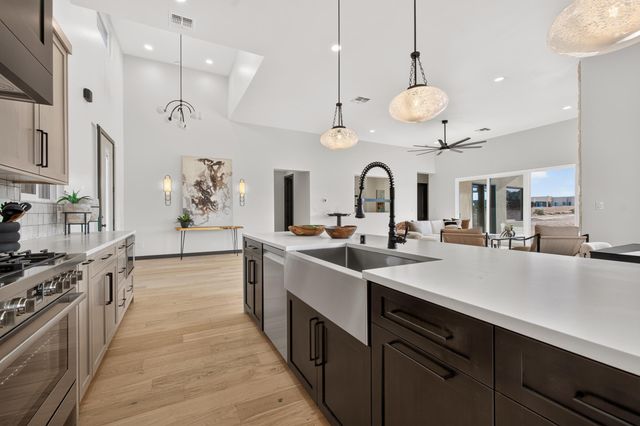 1425 6th Street SE, Rio Rancho, NM 87124