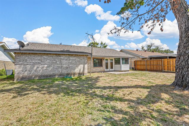 425 Rollingridge Lane, Garland, TX 75043