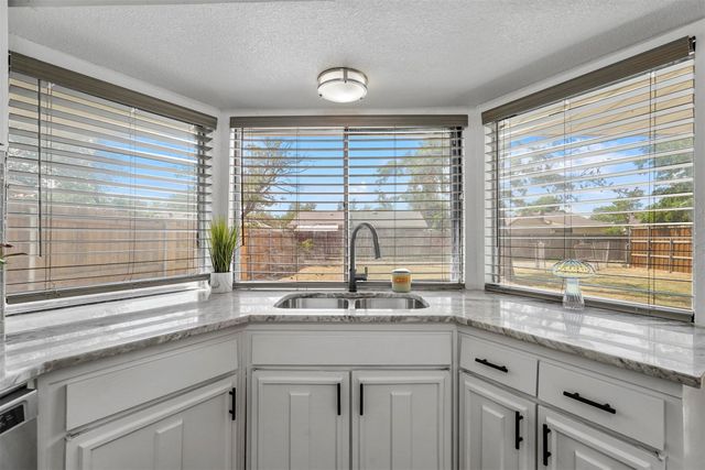 425 Rollingridge Lane, Garland, TX 75043