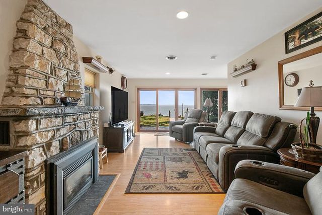 1348 CARPENTERS POINT RD, Perryville, MD 21903